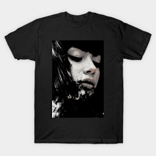 Beautiful girl, something dark on chin. Pale skin. Dark fantasy, horror. T-Shirt